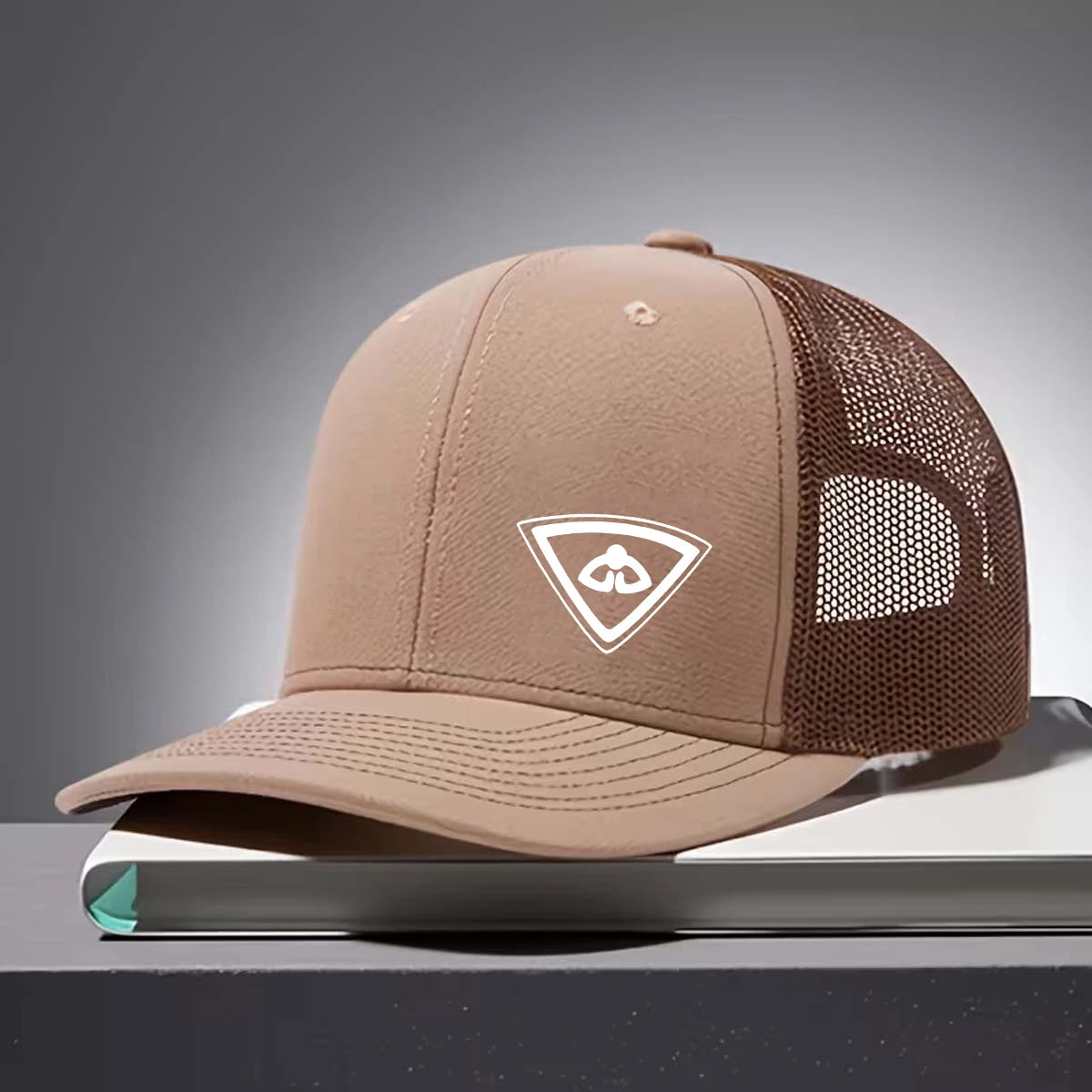 1PC Fashionable Truck Driver Hat, Prominent Logo Details, Adjustable Snap for Perfect Fit - Suitable for Daily Wear